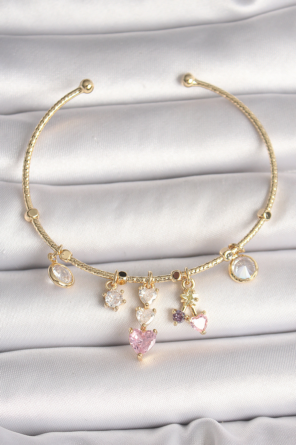 Pirinç Gold Renk Sallantı Zirkon Taşlı Kalp Figür Pembe Kalp Detay Charm Kadın Bileklik 5886