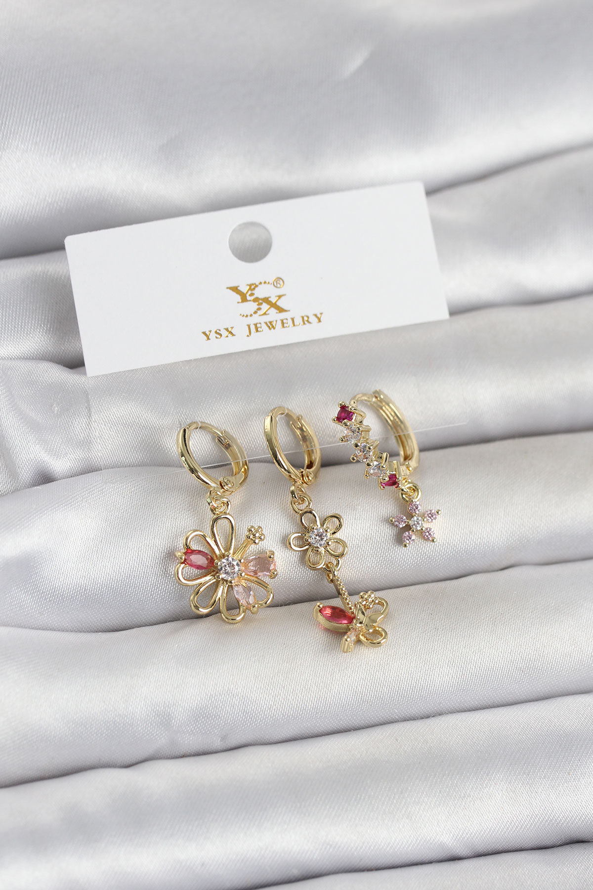 Pirinç Gold Renk Çiçek Model 3'lü Kadın Küpe 5886