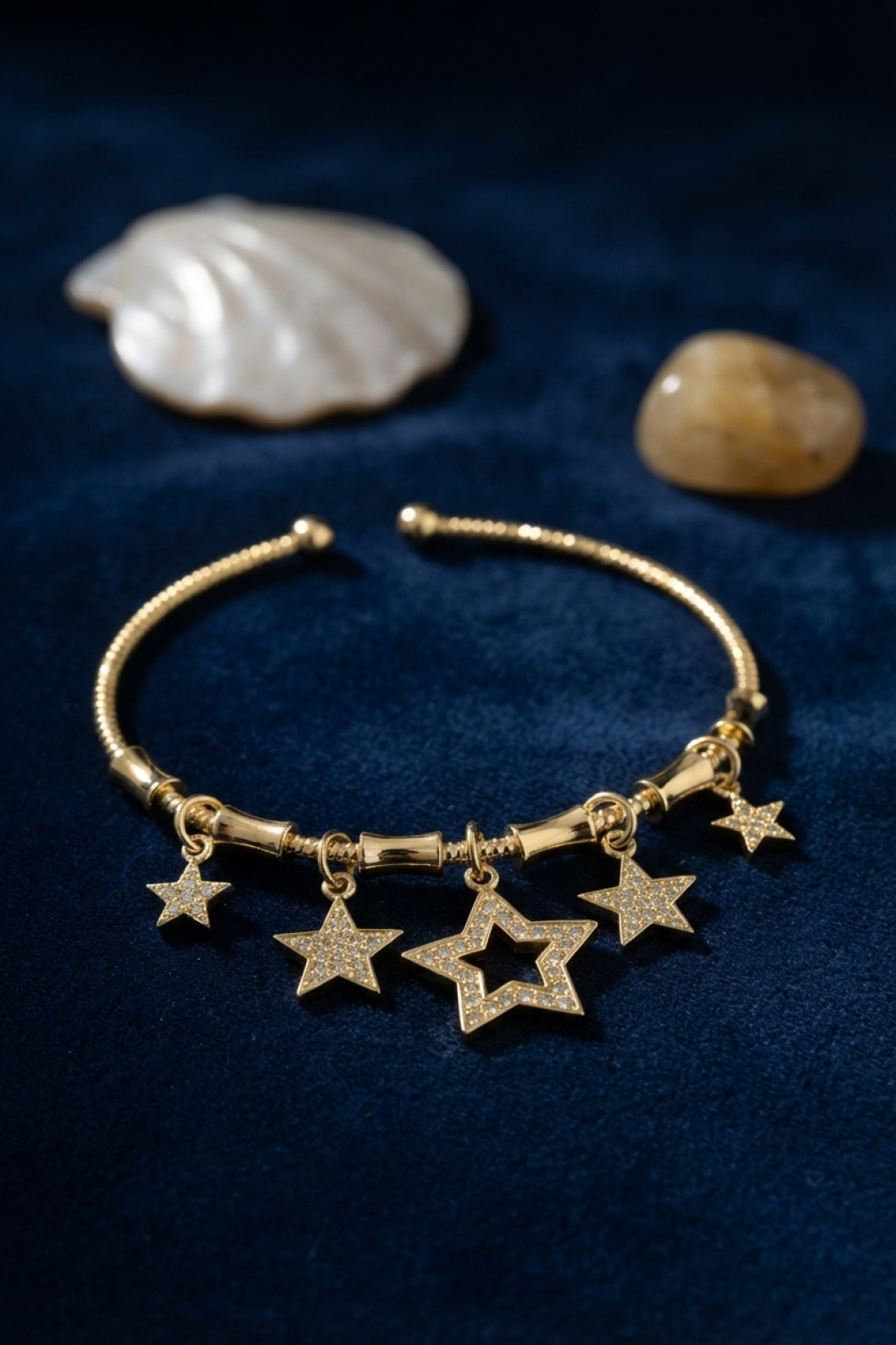 Pirinç Gold Renk YSX Yıldız Model Charmlı Bileklik 5886