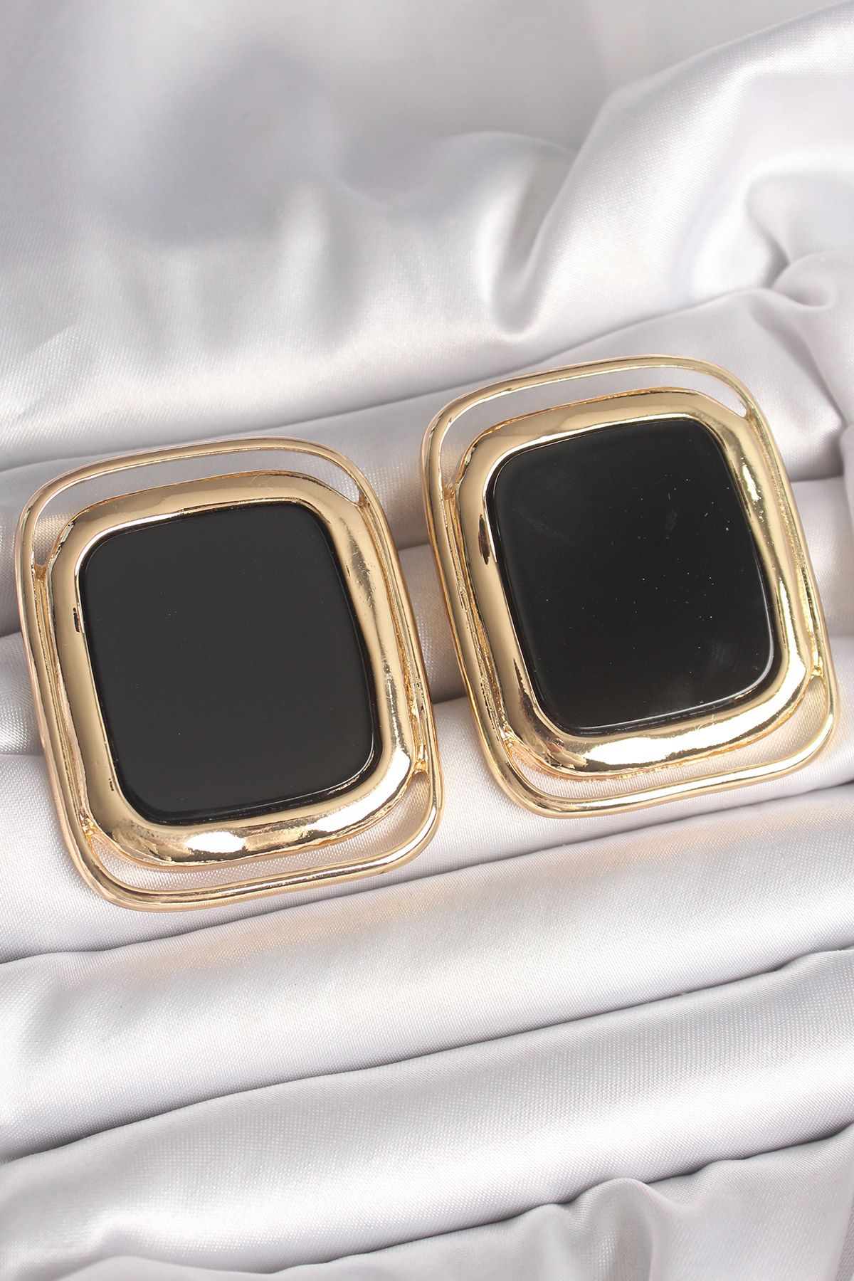 Pirinç Gold Renk Siyah Mineli Kare Model Kadın Küpe 5886