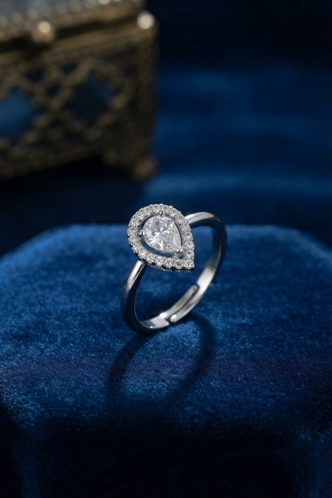 Ayarlamalı Silver Renk Metal Zirkon ve Kristal Taşlı Damla Model Yüzük 5886