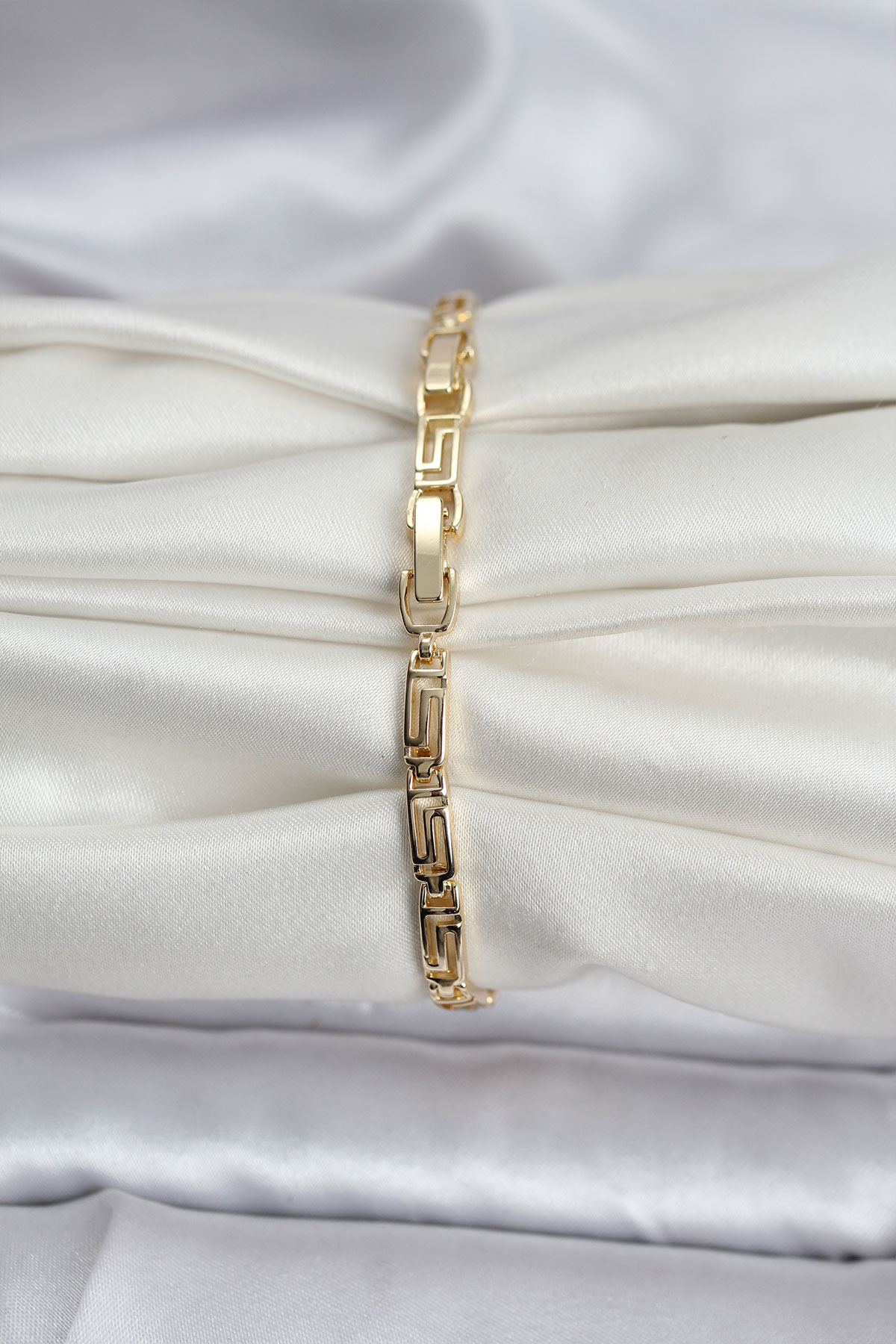 14K Gold Renk Kaplama Zirkon Taşlı Baget Model CM Kadın Bileklik 5886