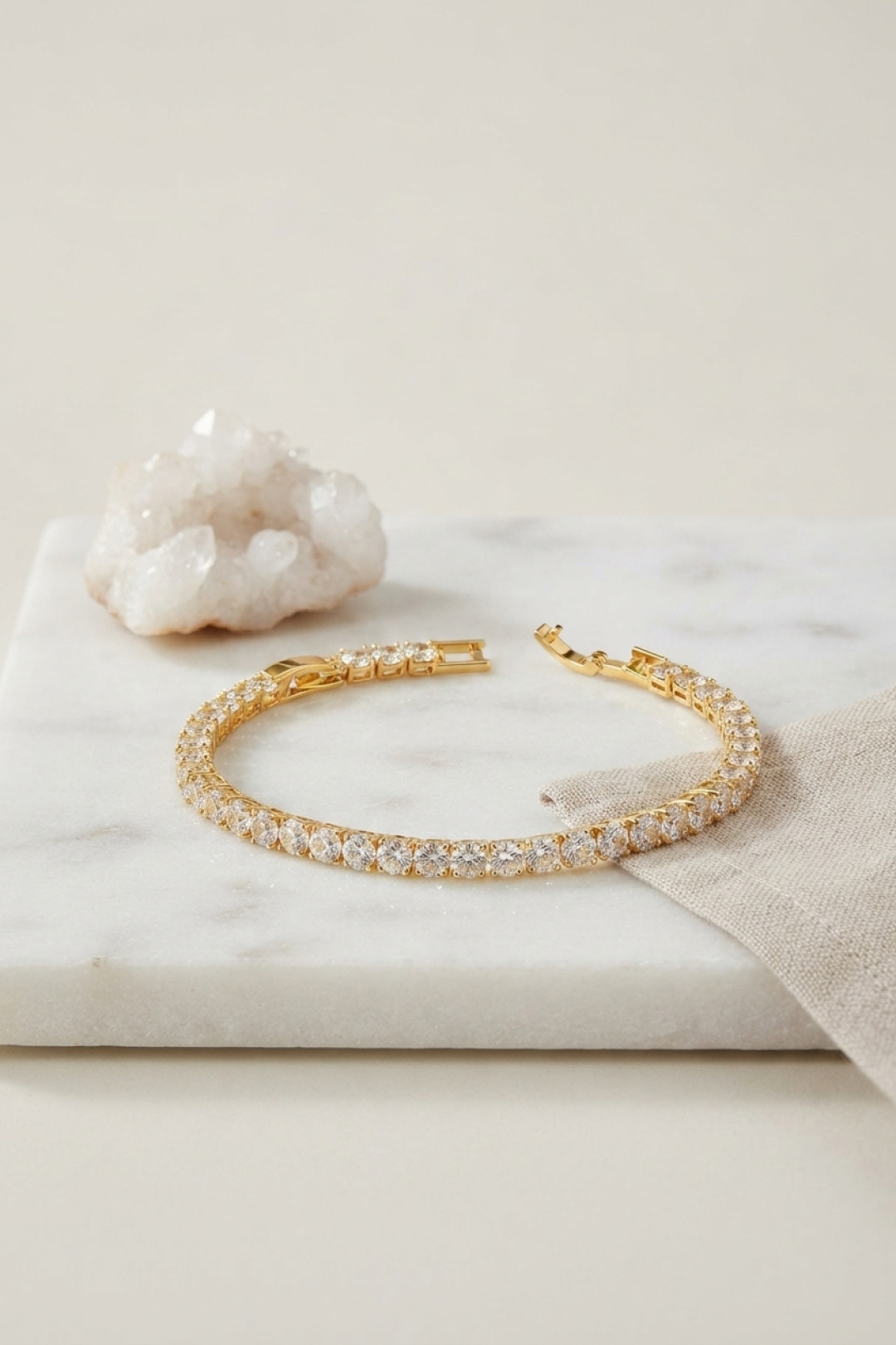 Pirinç Gold Renk Zirkon Taşlı Su Yolu Kadın Bileklik 5886