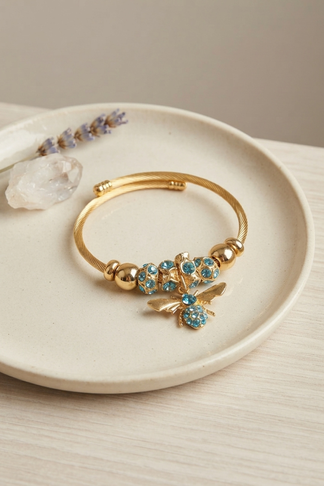Mavi Arı Model Gold Renk Charm Bileklik 5886