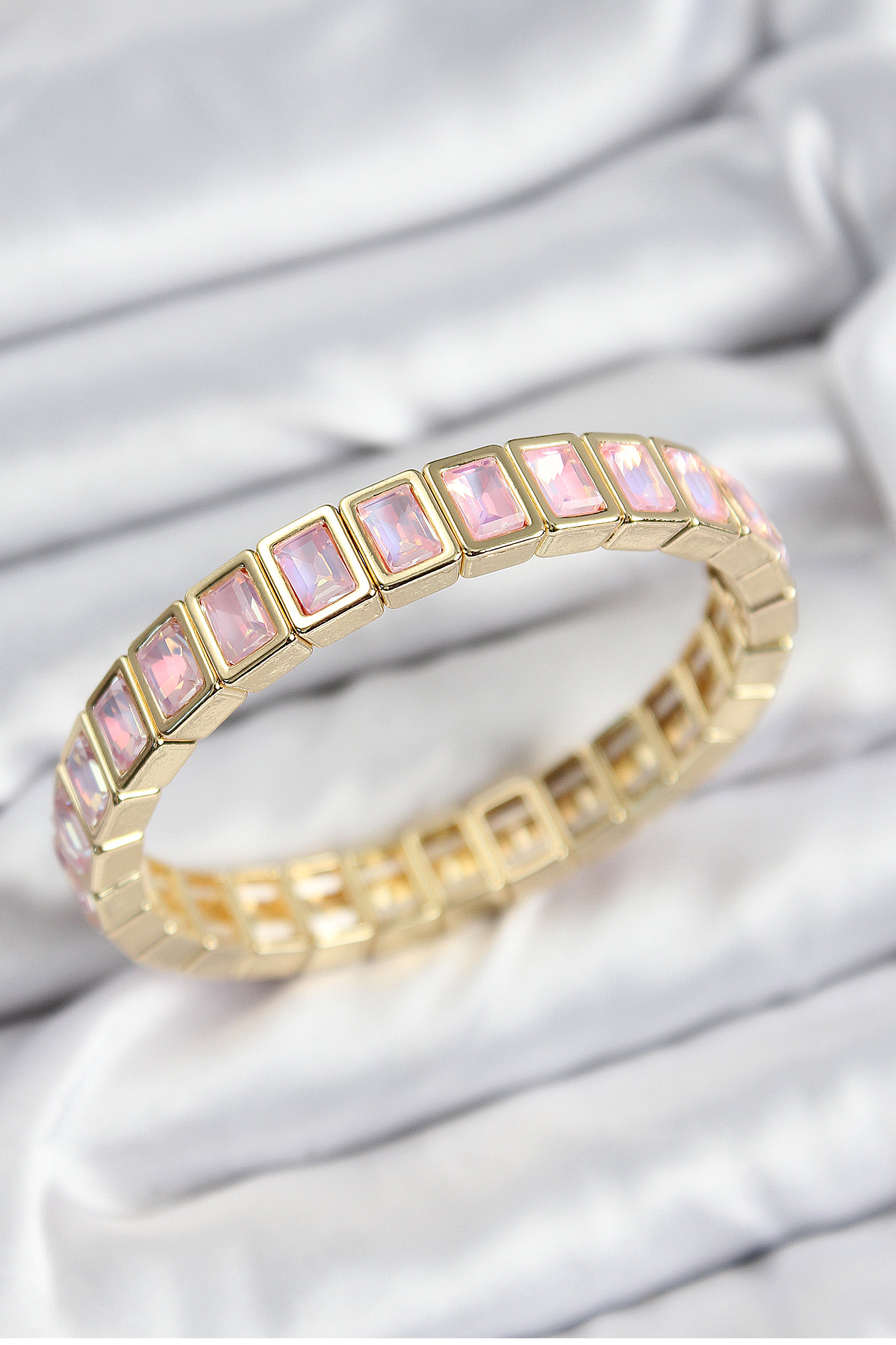 Pirinç Pembe Zirkon Taşlı Dikdörtgen Model Gold Renk Lastikli Kadın Bileklik 5886