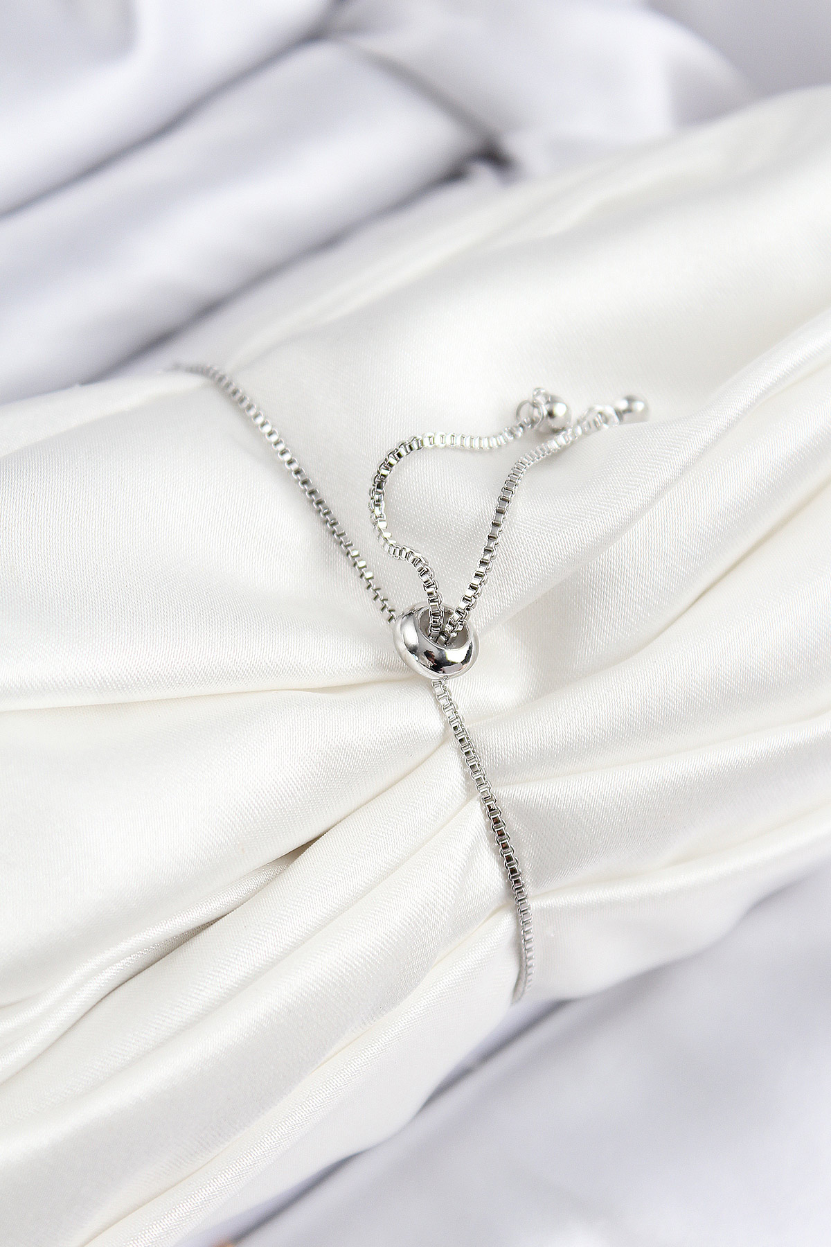 Pirinç Zirkon Taşlı Daire Model Gümüş Renk Asansörlü Kadın Bileklik 5886