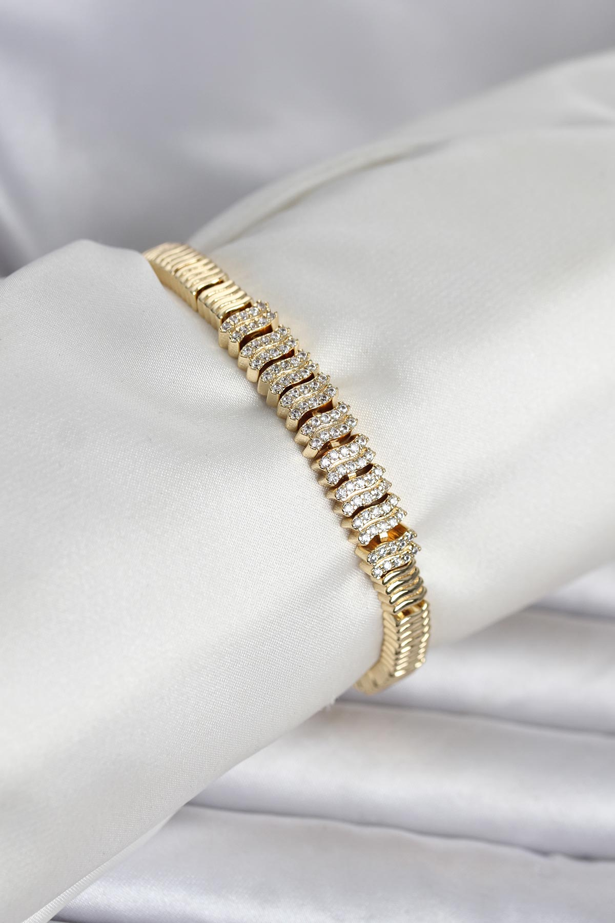 Pirinç Gold Renk Zirkon Taşlı Kadın Bileklik 5886