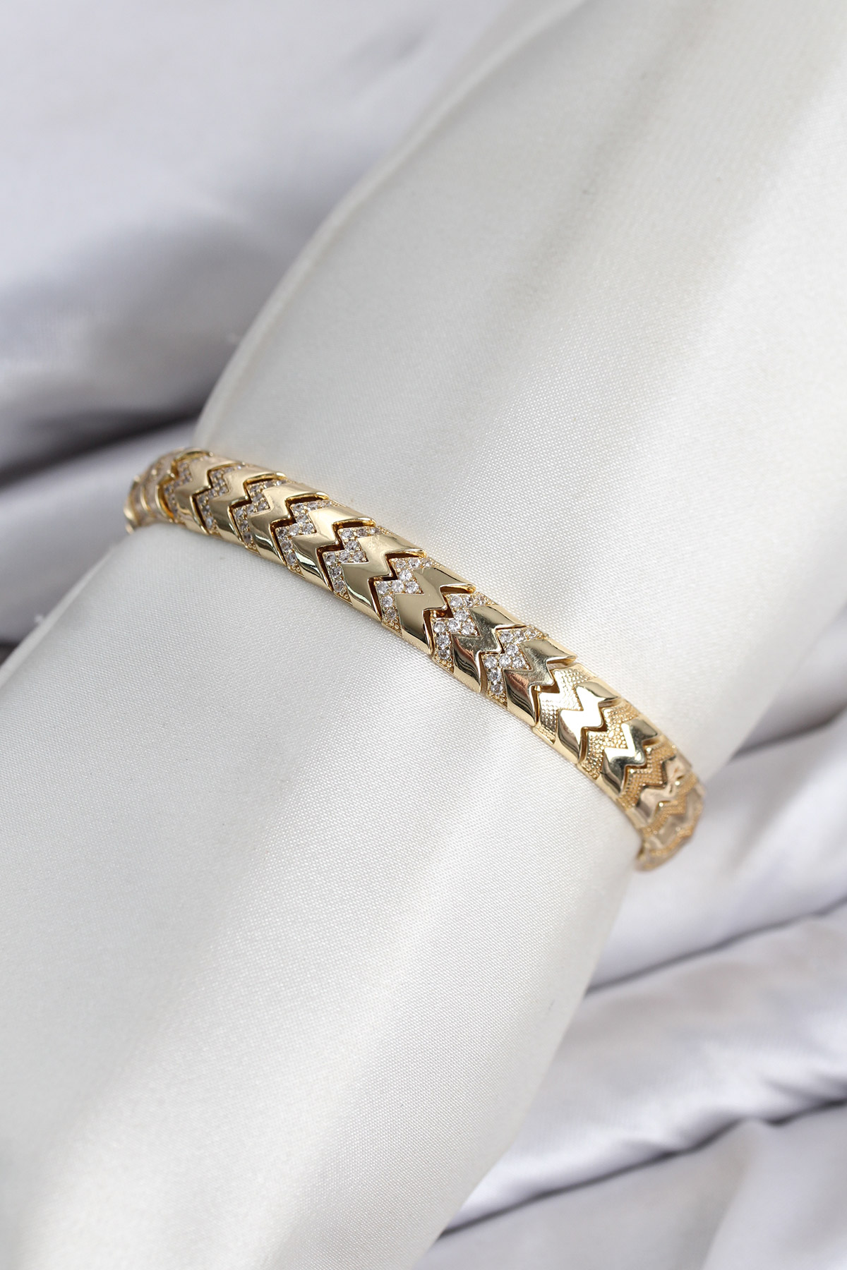 CM Kalın Yılan Model Zirkon Taşlı VIP Seri Gold Renk Pirinç Kadın Bileklik 5886