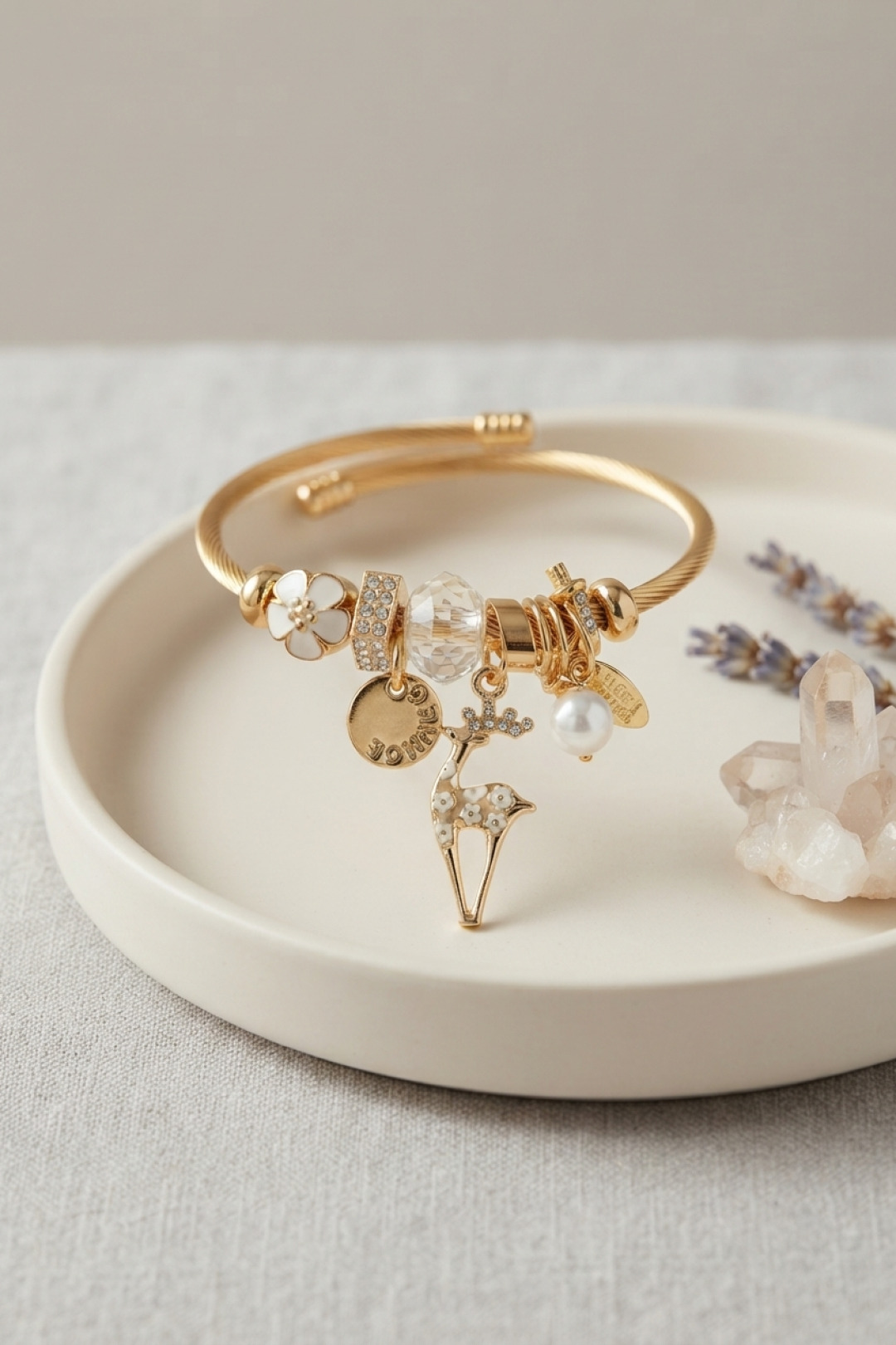 Geyik Model Gold Renk Beyaz Charmlı Bileklik 5886