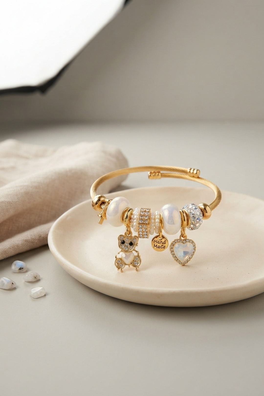 Tedy Bear Model Gold Renk Beyaz Charmlı Bileklik 5886