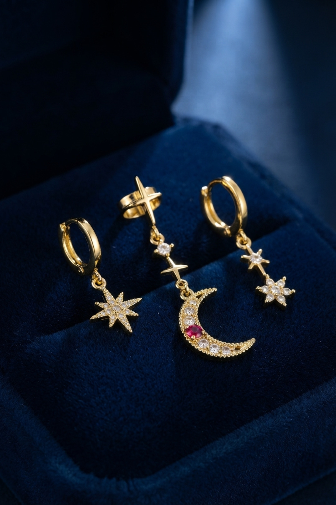 Gold Renk 3 lü Ay ve Yıldız Model Küpe 5886
