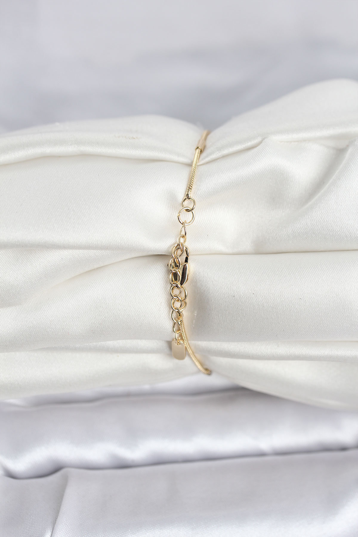 CM 14K Gold Renk Barlı Yılan Zincir Model Kadın Bileklik 5886