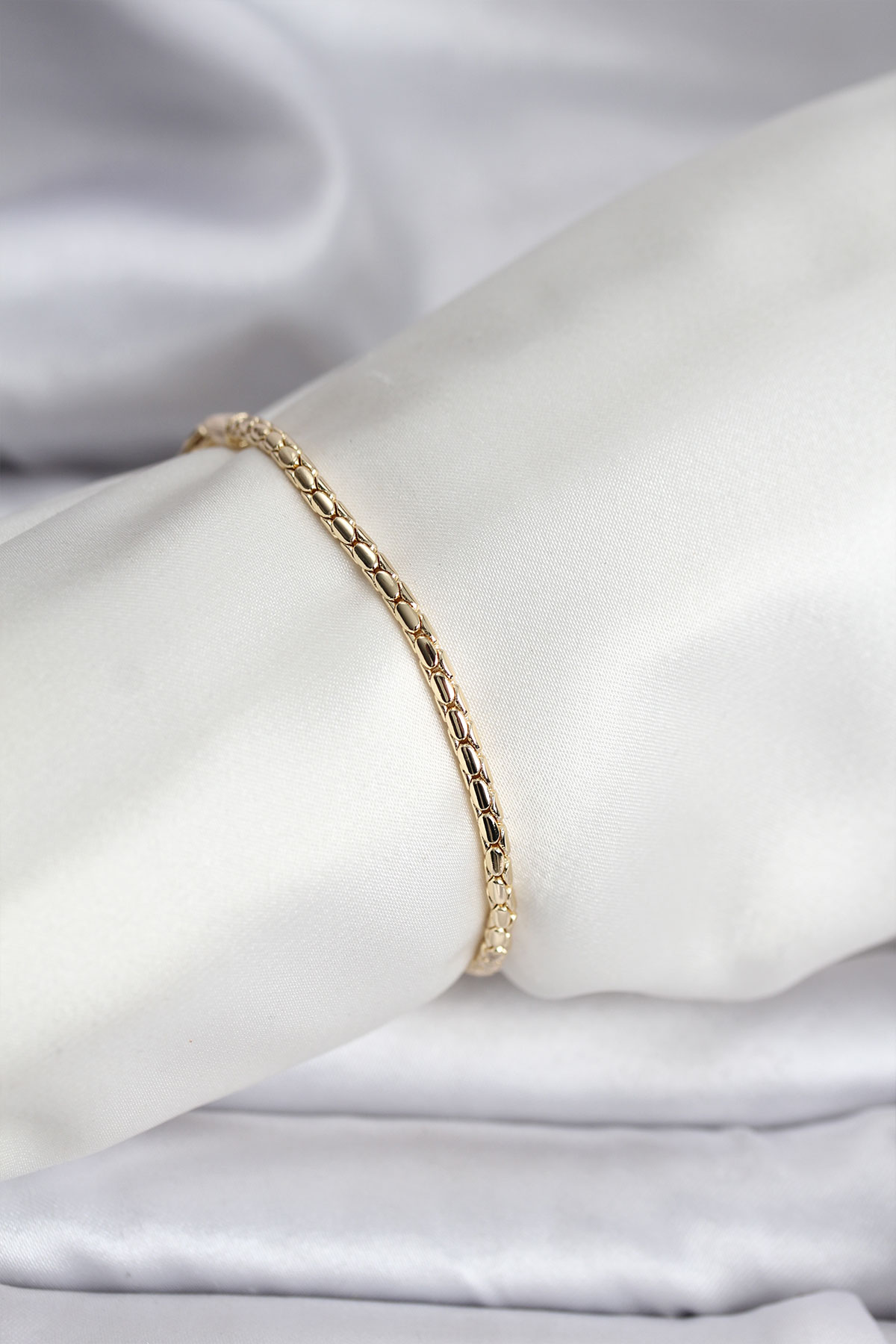 14K Gold Renk Kaplama Zincirli Model CM Kadın Bileklik 5886